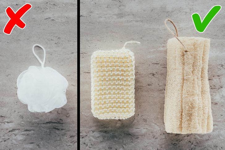 Xơ mướp hay bông tắm: Các loại bông tắm thường không có thời gian để khô hoàn toàn giữa các lần sử dụng. Do vậy, nó khá dễ tích tụ các vi khuẩn. Hãy nhớ làm khô xơ mướp thật kỹ và đừng dùng chung với bất cứ ai.