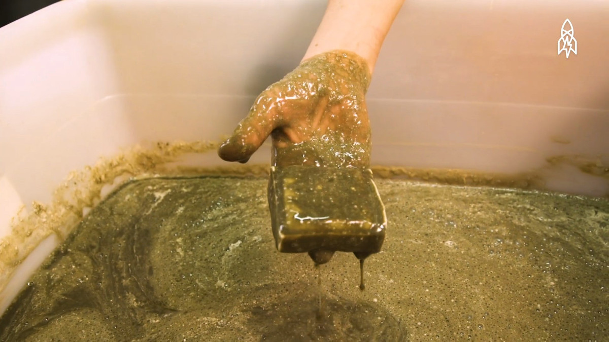 Đậu phụ thối: Ngay cái tên của món ăn này cũng đã gợi cho người nghe một ấn tượng không mấy dễ chịu về mùi vị của nó: mùi thối. Đây là đặc sản phổ biến ở nhiều nơi như Trung Quốc, Đài Loan hay Singapore, được làm từ đậu phụ lên men.