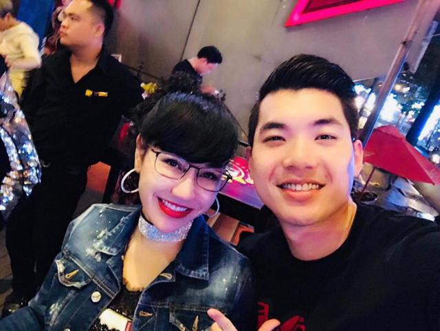 Vợ Trương Nam Thành thường hướng tới phong cách trẻ trung để tương xứng với chồng trẻ.