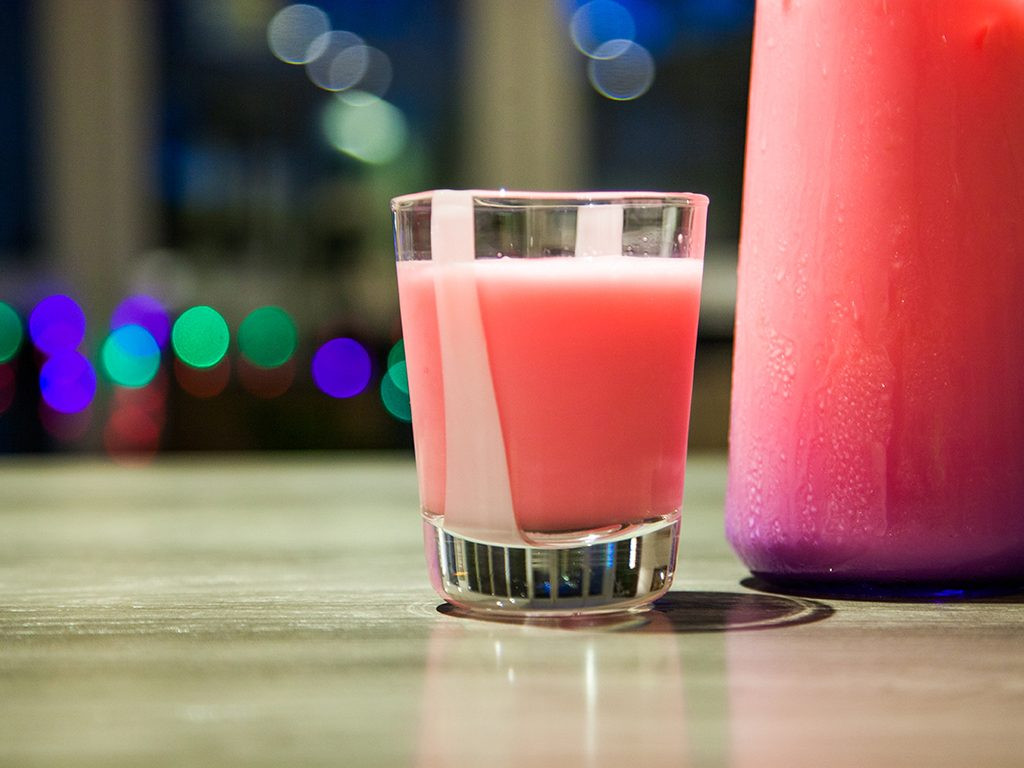 Đây là đồ uống đặc biệt ưa thích của người Malaysia trong các tiệc cưới, bên cạnh các loại nước giải khát hiện đại như soda hay thạch sương sa.