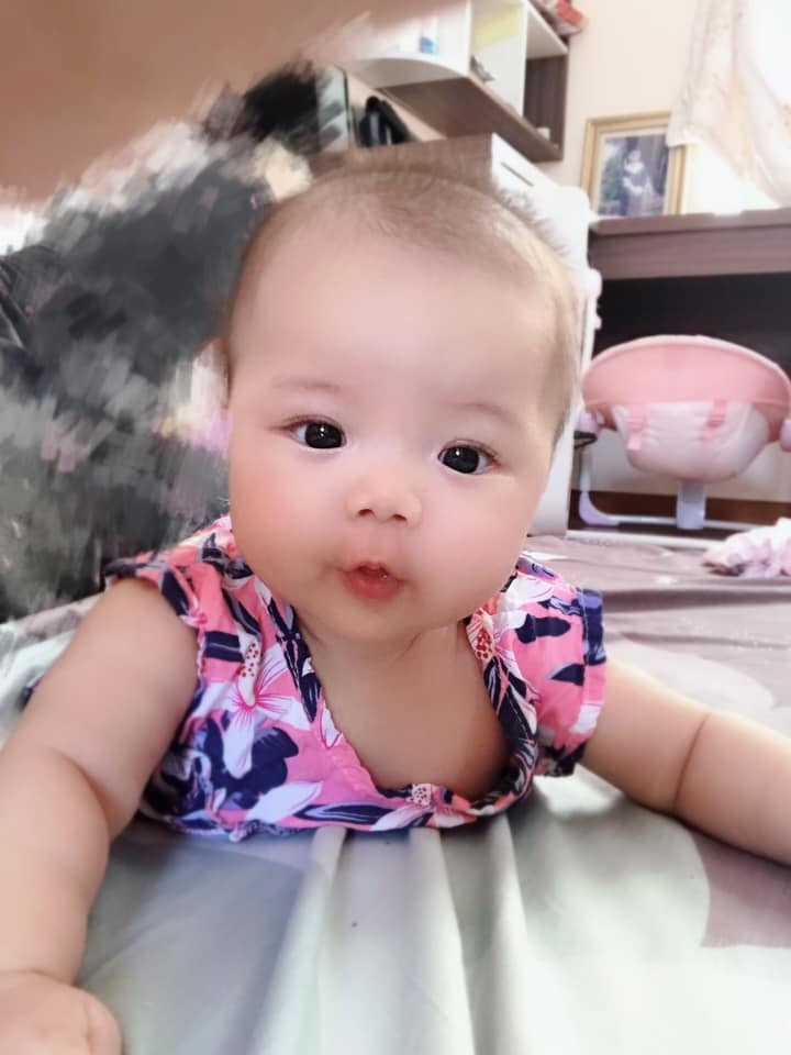 Em có đôi môi chúm chím cực xinh.