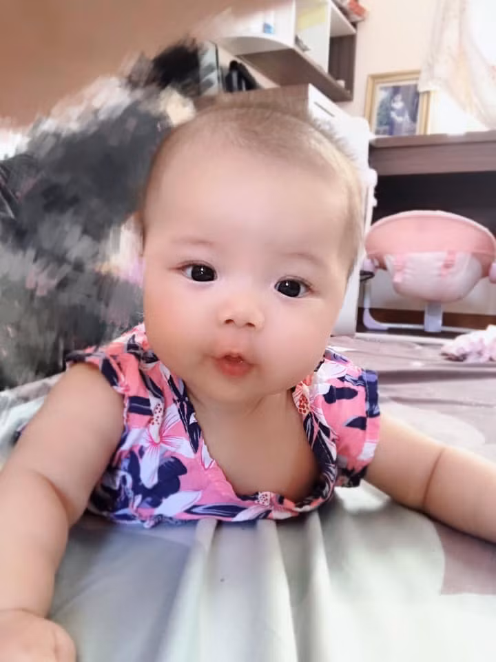 Em có đôi môi chúm chím cực xinh.