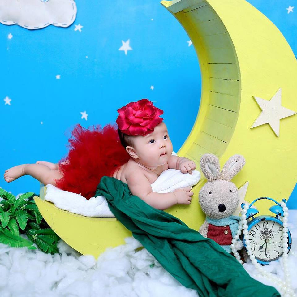 Em bé bụ bẫm và có những biểu cảm rất đáng yêu.