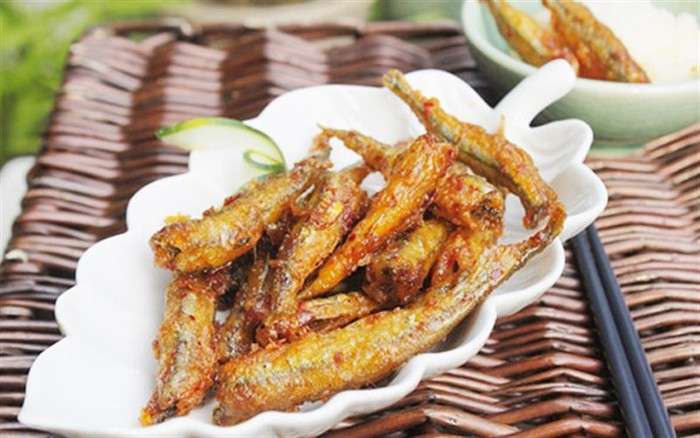 Cá bống thác kho riềng: Món ăn ngon cực độc đáo ở Đăk Lăk đầu tiên phải kể tới đó là cá bống bắt ở dưới chân thác nước đem kho với riềng. Những con cá bống bắt ở chân các thác nước có thịt vừa dai vừa thơm lại đem kho cùng riềng nên không còn thấy vị tanh. Món này có thể ăn kèm với cơm lam hoặc cơm trắng đều được. Ảnh: Tintaynguyen.