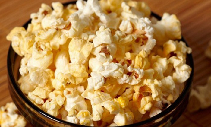 Ăn bắp rang bơ có thể mắc bệnh liên quan đến phổi có tên là diacetyl gây nên từ khói của lò vi sóng kết hợp với túi chứa bỏng ngô.