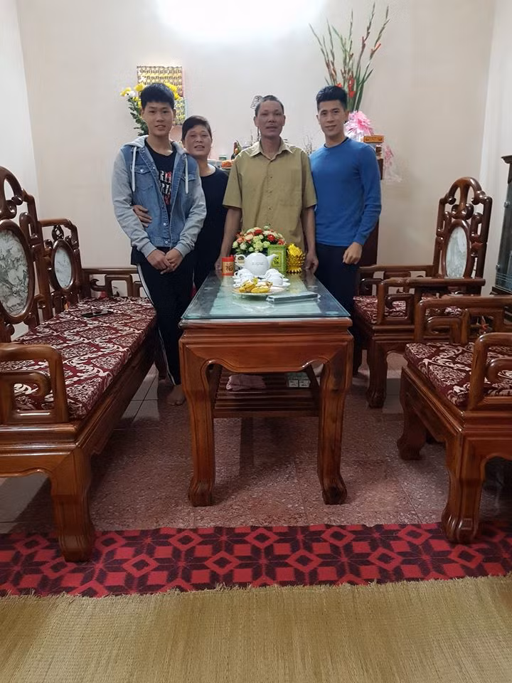 Khi về nhà đón tết cùng gia đình, Trọng "Ỉn" cũng mặc khá đơn giản.