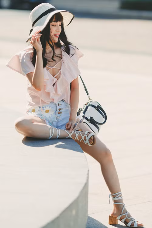 Không sở hữu chiều cao như người mẫu nhưng Sĩ Thanh lại có vóc dáng khá cân đối cùng gương mặt khả ái và "con mắt" thẩm mĩ về thời trang.