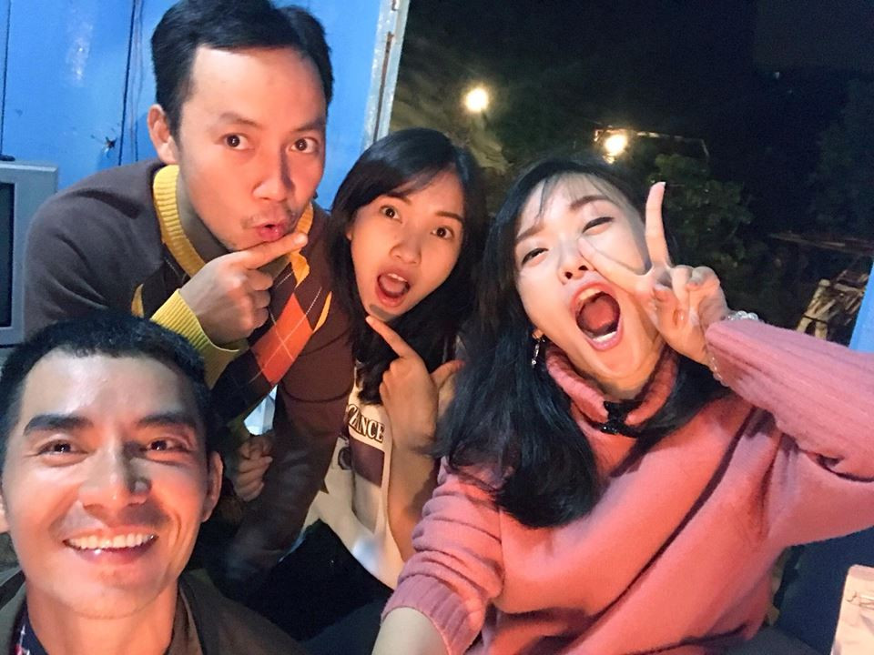 Cách ăn mặc giản dị của Thụy Vy khá hợp với rapper Tiến Đạt.