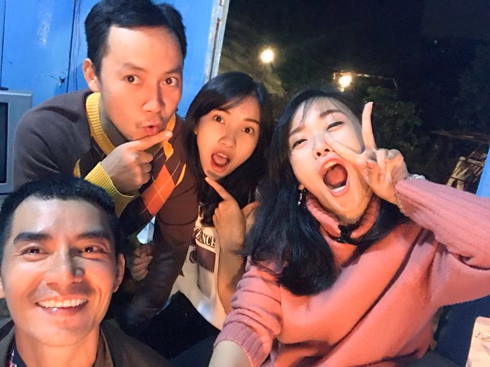 Cách ăn mặc giản dị của Thụy Vy khá hợp với rapper Tiến Đạt.