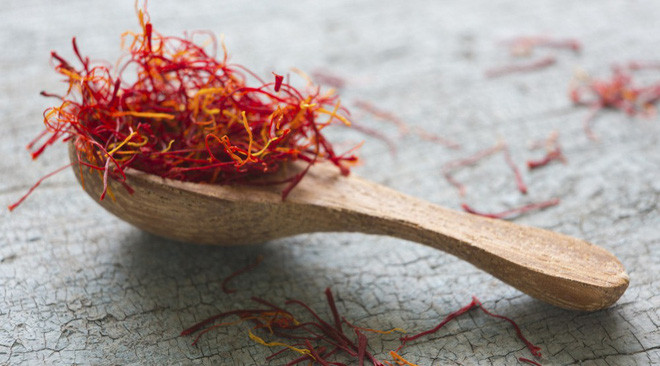 Saffron (nhụy hoa của cây nghệ tây: Loại thảo mộc này được cho là có tác dụng tăng hiệu quả lưu lượng máu trong tĩnh mạch. Chúng được dùng như một loại thảo dược giúp tăng cường sinh lý.