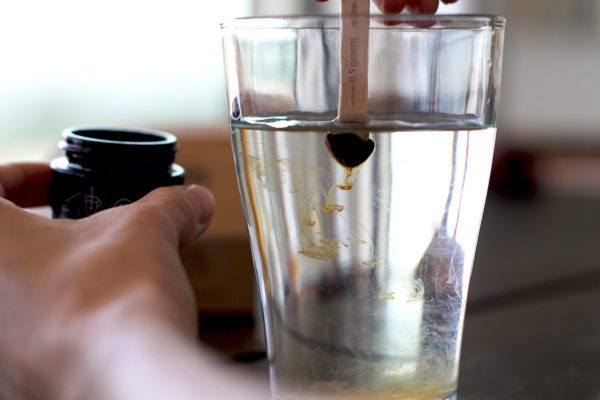 Nhựa Shilajit: Đây là một loại nhựa tự nhiên được hình thành từ các mạch núi đá ở vùng núi Hymalaya, Ấn Độ... Nhựa Shilajit được cho là chứa khoảng 50 hợp chất hữu cơ tự nhiên, rất giàu các hoạt chất sinh học, các axit amin, các chất nhựa tự nhiên, các vitamin, các loại tinh dầu và hơn 30 nguyên tố vi lượng thiết yếu...