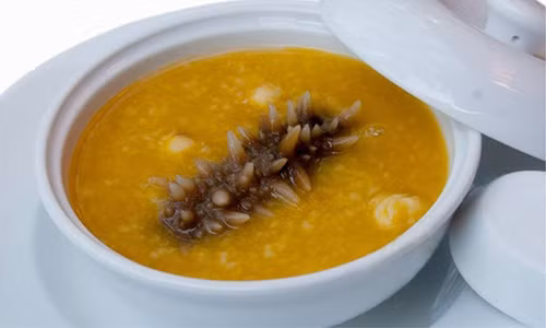 Hải sâm: Được đánh giá là “cao lương mỹ vị” ngay từ thời vua chúa xa xưa, hải sâm là món tiêu biểu của ấm thực cổ truyền phương Đông mang lại nguổn dinh dưỡng cao, có tác dụng bổ thận, dưỡng huyết… rất tốt.