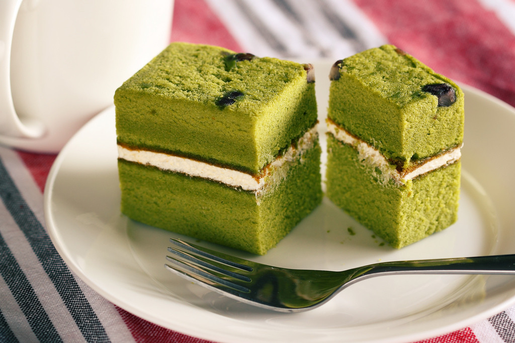 Bánh Matcha cũng là một món bánh ngọt khá ngon của Nhật. Matcha là bột làm từ lá trà xanh được trồng và chế biến đặc biệt.