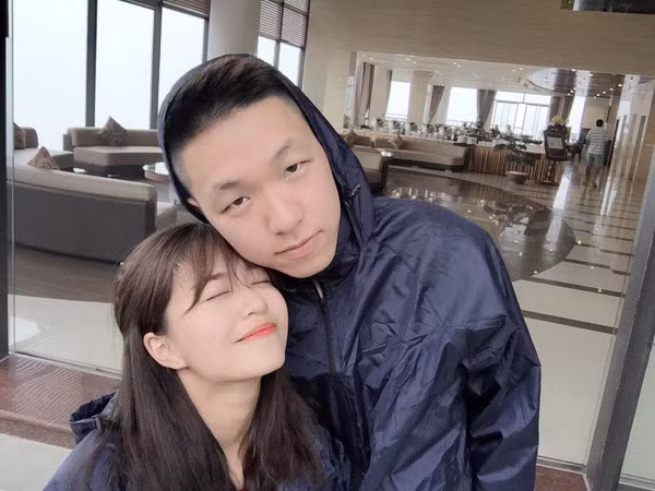 Không gắn bó với con đường nghệ thuật như Quỳnh Anh Shyn, Mẫn Tiên chọn cuộc sống bình lặng và chuyên tâm học tập ở Nhật Bản. Trước khi du học, chuyện tình của Mẫn Tiên và bạn trai Ja Nguyễn khiến nhiều người ngưỡng mộ. Tuy nhiên, đôi trẻ chia tay không lâu khi cô nàng lên đường sang Nhật.