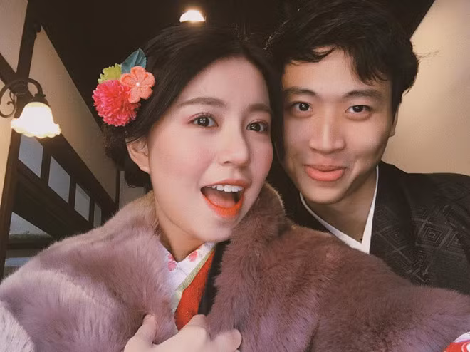 Khoảng cuối năm 2017, dân mạng phát hiện Mẫn Tiên thường xuyên chia sẻ ảnh chụp bên anh chàng khá điển trai mà cô gọi là "H". Trước loạt hình tình tứ, nhiều người nghi ngờ đây chính là bạn trai của hot girl.