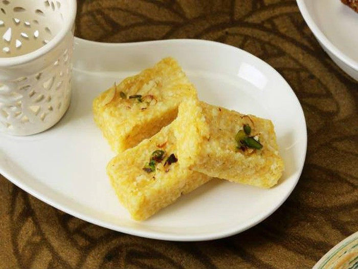 Cách chế biến thực phẩm cũng có thể giúp bạn tránh tăng cân dịp này. Chẳng hạn như bạn có thể chọn các món nướng, luộc thay vì chiên xào.