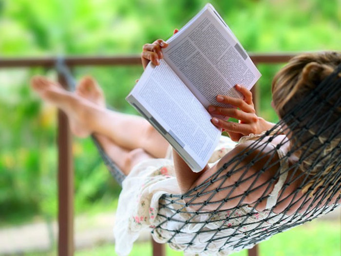 Phải chắc chắn rằng bạn nghỉ ngơi đầy đủ dù bạn có thể muốn tham dự rất nhiều sự kiện và các bữa tiệc. Khi cơ thể bạn không nghỉ ngơi đầy đủ, quá trình trao đổi chất sẽ chậm lại, gây ra tăng cân.