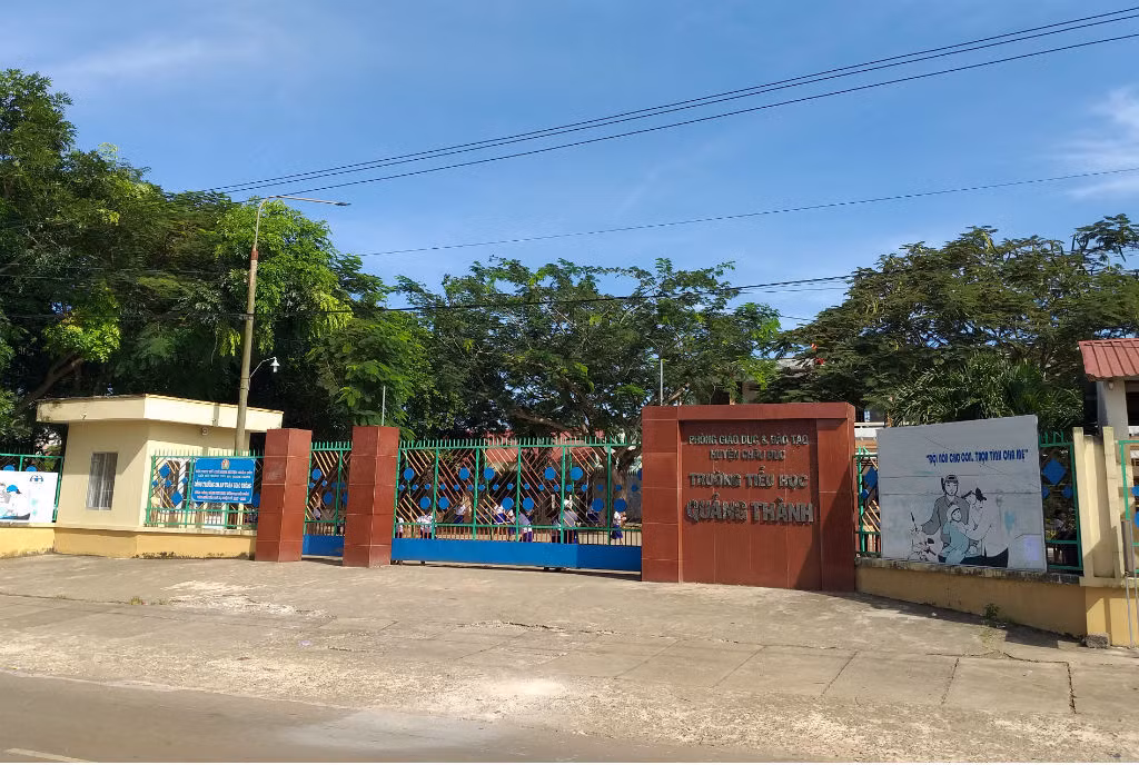 3 nu sinh bi chong co giao ve huu dam o trong gio nghi trua