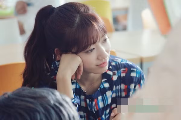 Park Shin Hye xuất hiện xinh đẹp như thiếu nữ với kiểu tóc đuôi ngựa cao trong phim Doctors.