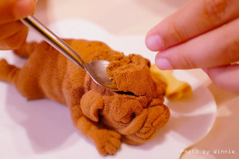 Ăn thử một miếng, bạn sẽ cảm nhận được vị ngọt mềm của nó tan trong miệng.