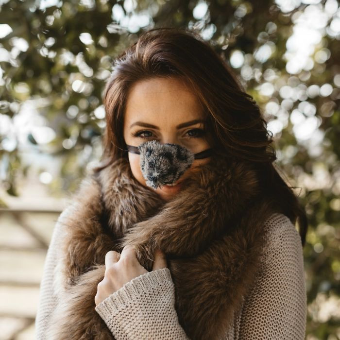 Sản phẩm bằng lông mềm mịn và ấp áp.