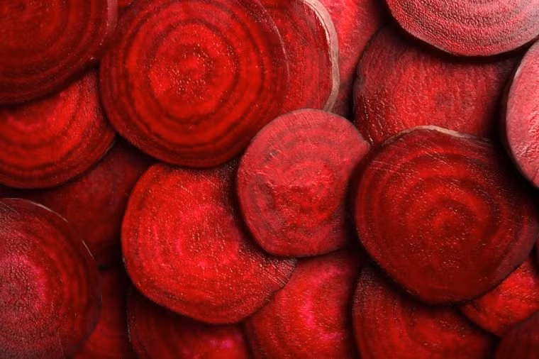 Củ cải đường mất hơn 25% folate khi nấu chín. Vì vậy, nếu ăn sống chúng sẽ bảo toàn được loại hợp chất tốt cho não.