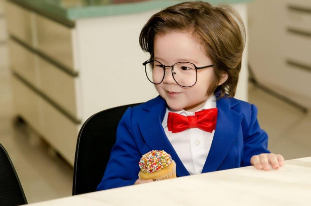 Đây là những khoảnh khắc đáng yêu của cậu bé Alfie Túc Mạch.