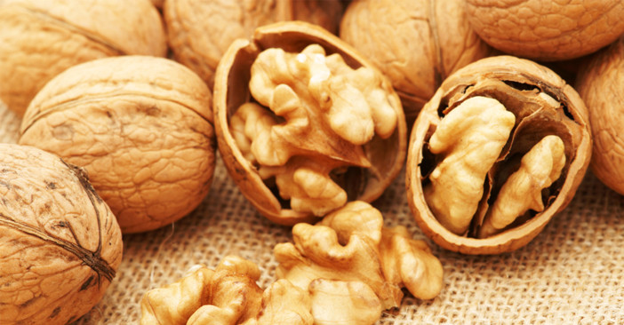 Quả óc chó: Ăn quả óc chó có thể cải thiện tâm trạng vì quả này chứa nhiều Omega 3, giúp kích thích sản xuất serotonin, một loại hormone hạnh phúc. Ảnh: Internet.