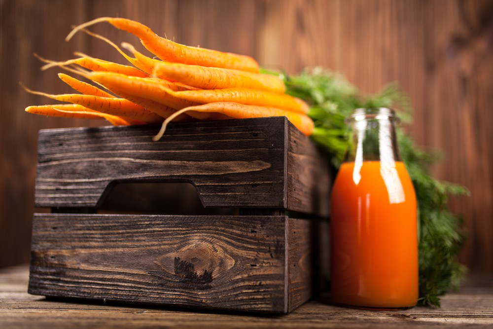 Cà rốt: Cà rốt có chứa rất ít calo nên giúp đốt cháy mỡ thừa hiệu quả. Ngoài ra, việc thường xuyên ăn cà rốt còn hỗ trợ giúp làn da săn chắc, khỏe đẹp, đồng thời giảm mỡ thừa tích tụ ở vùng mặt.