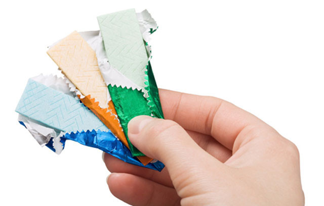 Kẹo cao su: Nhai kẹo cao su vào mỗi sáng là phương pháp tập thể dục cho cơ mặt, đồng thời đó cũng là cách giảm béo mặt hiệu quả. Tuy nhiên bạn nên nhớ chỉ ăn kẹo cao su không đường hoặc rất ít đường.