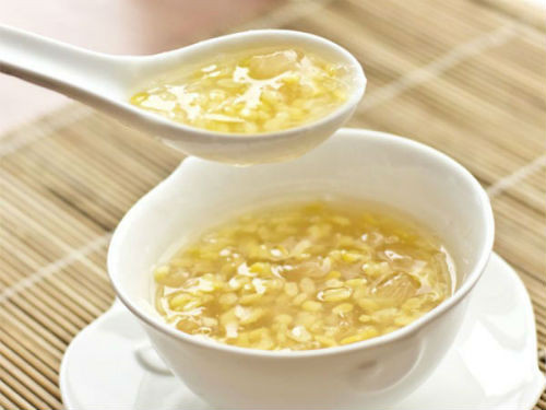 Các loại đậu như đậu xanh, đậu đỏ, đậu nành… đều có hàm lượng cao của các vitamin và khoáng chất giúp bổ sung năng lượng, tăng cường sự mạnh mẽ của hệ thống miễn dịch.