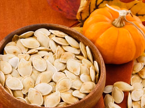 Hạt bí ngô có tác dụng chống ký sinh trùng tự nhiên ở hệ thống tiêu hoá. Nó sẽ giúp bạn loại bỏ ký sinh trùng theo dạng bài tiết.