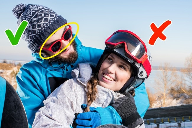 Không dùng kính râm vào mùa đông: Ánh sáng mùa đông cũng có hại cho mắt không kém gì mùa hè. Để làm giảm tác hại của tia cực tím, khi ra ngoài bạn vẫn nên đeo kính râm hoặc kính chống nắng.