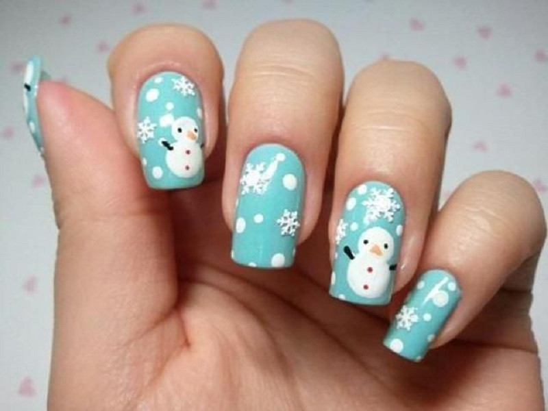 Một kiểu nail hình ông già Noel và bông tuyết mang đậm không khí ngày Giáng sinh.