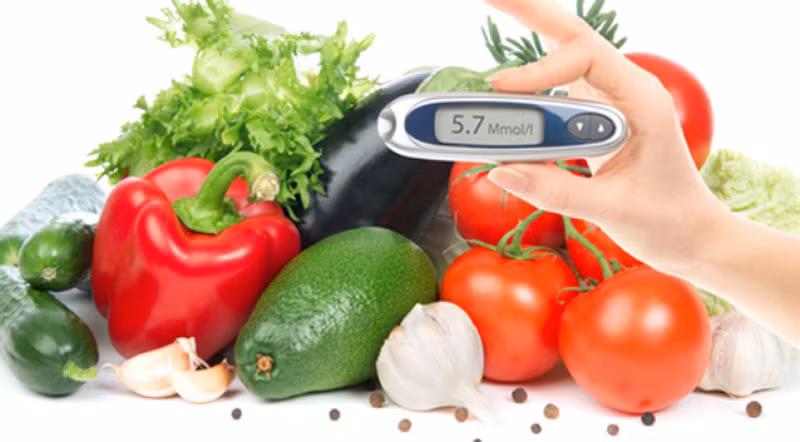 Cách tốt nhất để kiểm soát đường huyết là thay đổi chế độ ăn uống của bạn. Ngoài ra, chế độ ăn uống phù hợp còn giúp giảm nguy cơ mắc các biến chứng tiểu đường.