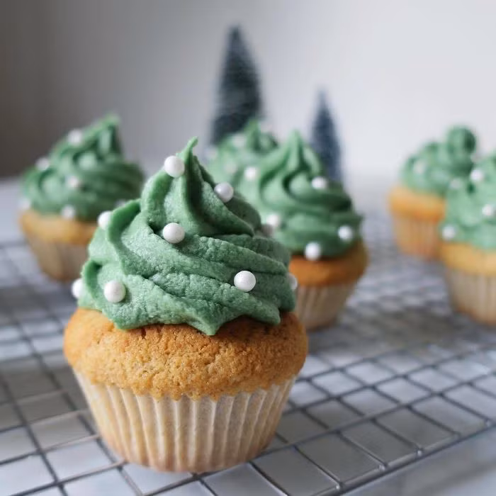 Bánh hình cây thông Noel rất được ưa chuộng dịp này.