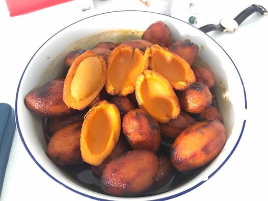 Cọ kho cá: Người ta có thể dùng cọ ỏm đem kho cá, nêm gia vị ăn cũng rất lạ.