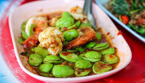 Xuất xứ từ miền Nam Thái Lan, món đậu thối sa tor có mùi vị cực kỳ mạnh mẽ.