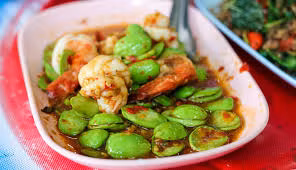 Xuất xứ từ miền Nam Thái Lan, món đậu thối sa tor có mùi vị cực kỳ mạnh mẽ.