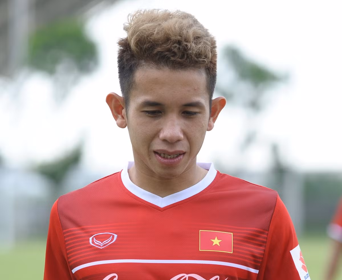 Trước đó, Hồng Duy còn nhuộm hai màu tóc nổi bật theo xu hướng Hàn Quốc.