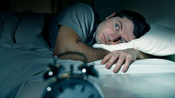 Các vấn đề về giấc ngủ: Ngủ quá nhiều hoặc quá ít nằm trong số các triệu chứng trầm cảm ở nam giới.