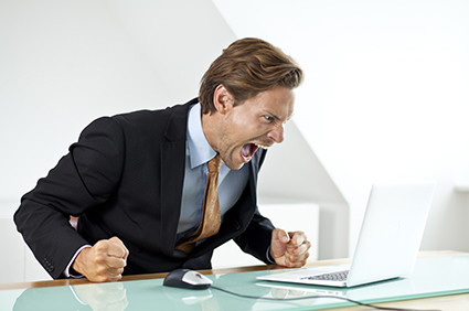 Cáu kỉnh: Khi bị trầm cảm, nam giới lại hay biểu hiện các dấu hiệu cáu kỉnh vì họ luôn có những ý nghĩ tiêu cực.