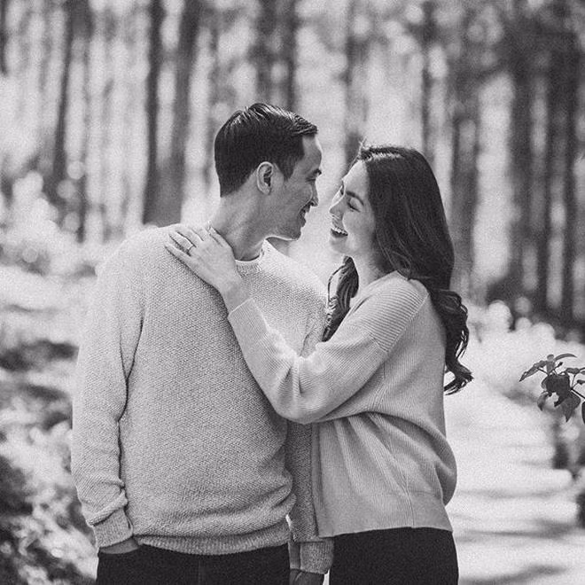 Họ chọn phong cách ăn mặc đơn giản nhưng dành rất nhiều tình cảm cho nhau.