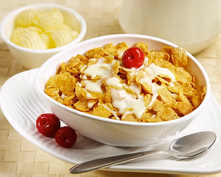 Ngũ cốc có đường: Ăn nhiều thực phẩm này khiến đường huyết không ổn định và khiến bạn thèm đường suốt cả này. Thay vào đó, bạn có thể sử dụng trái cây cùng với trứng hay bơ kẹp bánh mỳ.