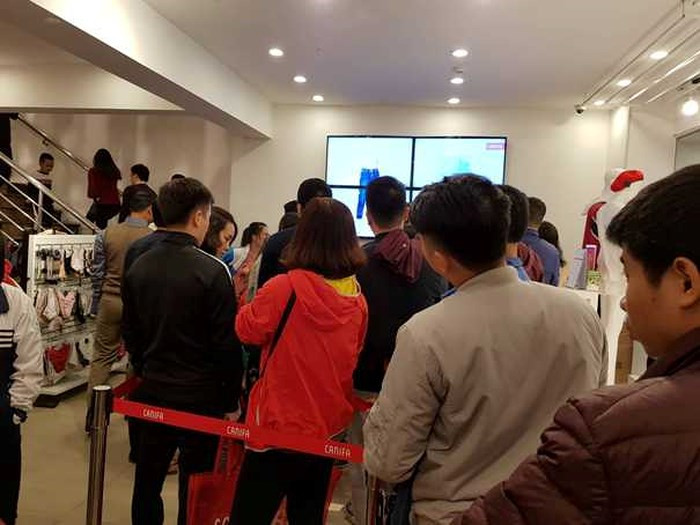 Black Friday: Noi im ang, noi khach phai xep hang dai-Hinh-4