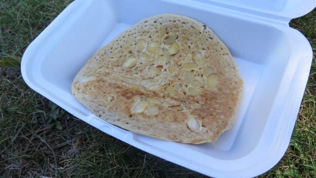 Bánh ngọt ăn nhẹ của Myanmar: Đồ ngọt tại Myanamar hay còn được gọi là “muon”, không được dùng như món tráng miệng mà trở thành một bữa ăn nhẹ kèm với trà vào buổi sáng và buổi chiều của người dân. “Muon” không quá nhiều đường, thay vào đó, vị ngọt được lấy từ những nguyên liệu khác như dừa sợi, nước cốt dừa, bột gạo, hoa quả…