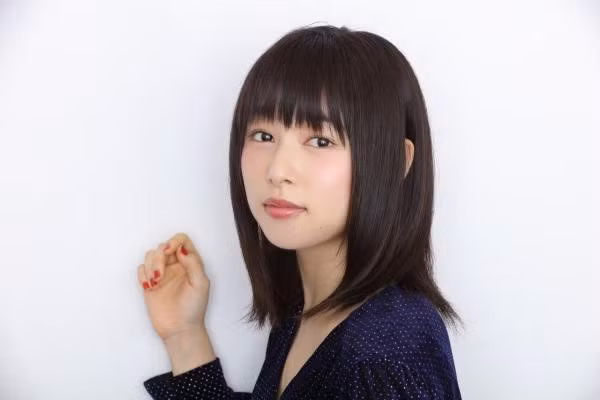 4. Sakurai Hinako: Nữ diễn viên 21 tuổi thường gắn bó với hình mẫu nữ sinh trong sáng. Cô nổi tiếng nhất với bộ phim học đường Marmalade Boy. Tuy nhiên, với khuôn mặt có phần già dặn hơn tuổi, cô gặp khó khăn trong việc thay đổi hình ảnh của bản thân. Nhận xét về nữ diễn viên này, đa số khán giả Nhật Bản đều cho rằng cô quá an toàn và có phần giả tạo với những nụ cười thường trực trên phim.