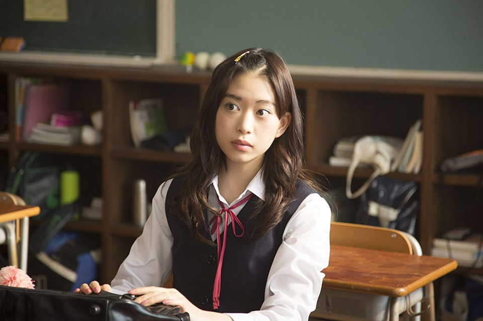 7. Morikawa Aoi: "Cô này dính nhiều tin đồn hẹn hò lắm, là kiểu phụ nữ lăng nhăng", một độc giả bình luận về Morikawa Aoi. Dù có diễn xuất đa dạng và góp mặt trong rất nhiều bộ phim truyền hình nhưng cô lại không được lòng khán giả bởi nhiều scandal liên quan đến chuyện tình ái.