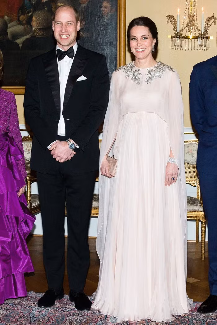 Ngam thoi trang thanh lich cua Cong nuong Kate trong nam 2018-Hinh-5