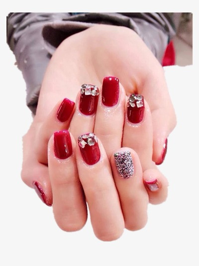 Đơn giản hơn, bạn chỉ cần sơn móng đỏ và đính đá cũng đủ trông sang chảnh.